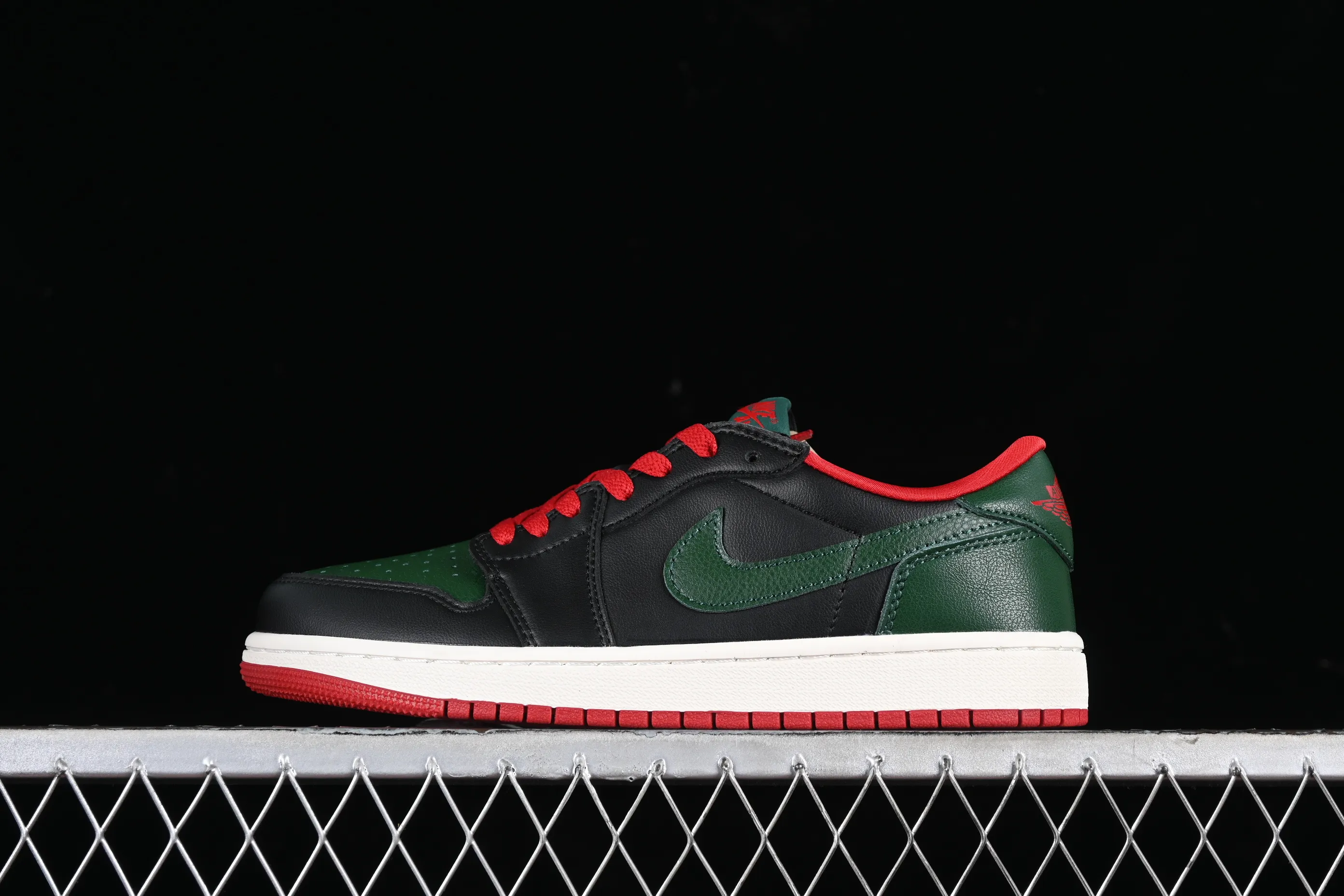All categories Air Jordan Jordan series basketball shoes Air Jordan 1 Low Z version Air Jordan 1 Low AJ1 Joe 1 black and green color low-top cultural casual sneakers CZ0775-036